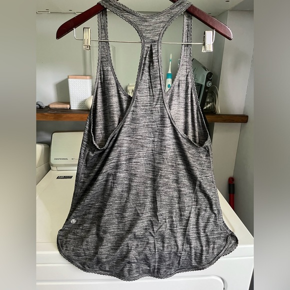 Lululemon tank - Picture 1 of 2